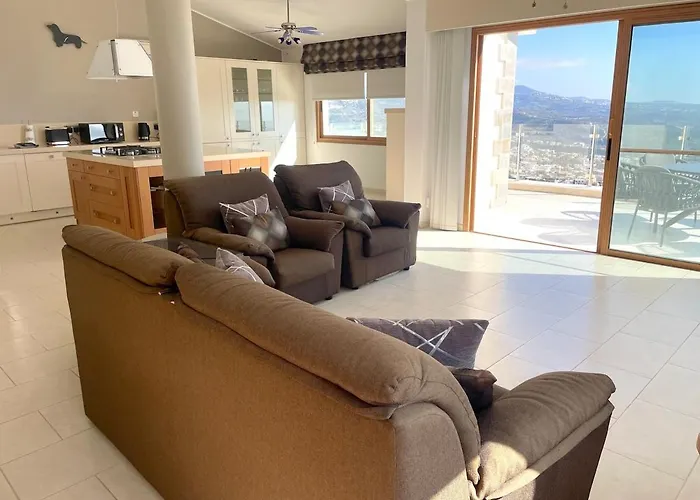 Stunning Sea View And Pool - The View