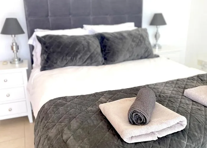 Stunning Sea View And Pool - The View