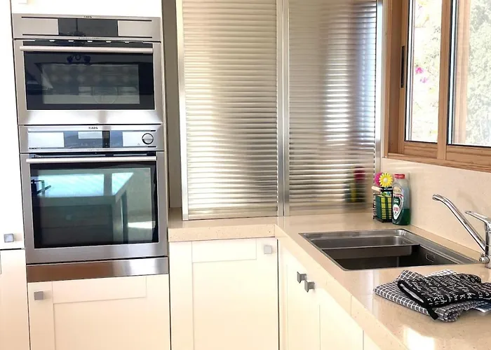 Stunning Sea View And Pool - The View *