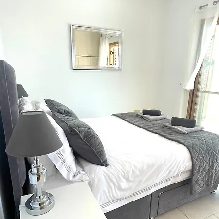 빌라 Stunning Sea View And Pool - The View *