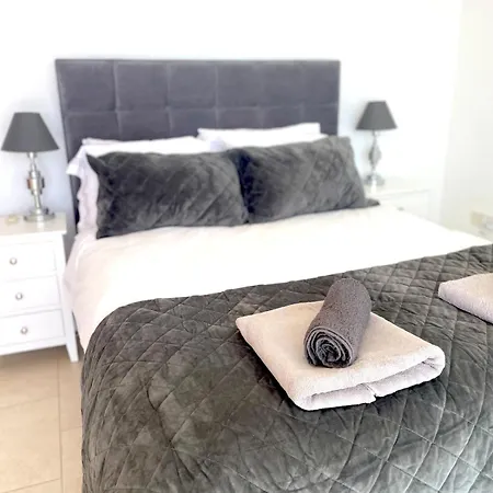 Stunning Sea View And Pool - The View