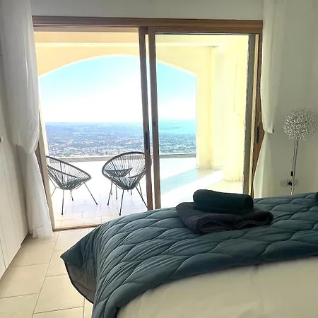 빌라 Stunning Sea View And Pool - The View *