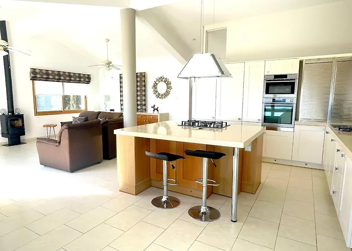 Stunning Sea View And Pool - The View *