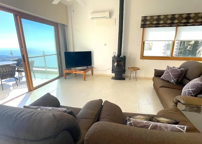 Stunning Sea View And Pool - The View *